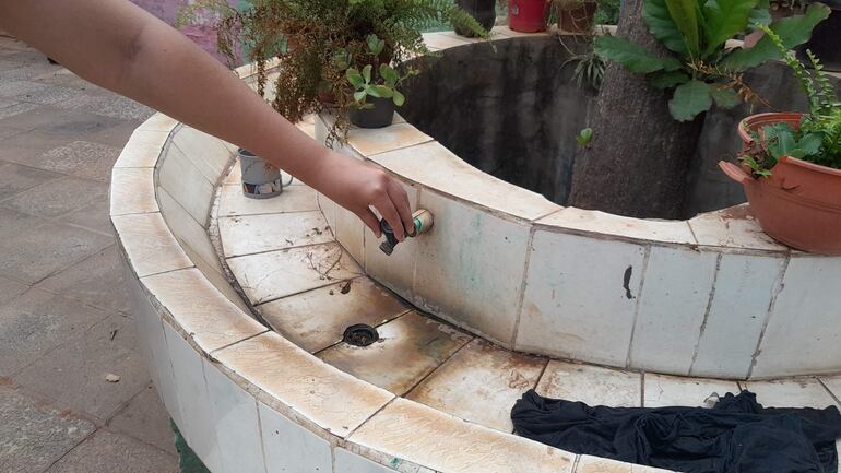 En la Escuela Santa Teresita del Niño Jesús de Ñemby denuncian permanentes cortes del servicio de agua de parte de la Essap.