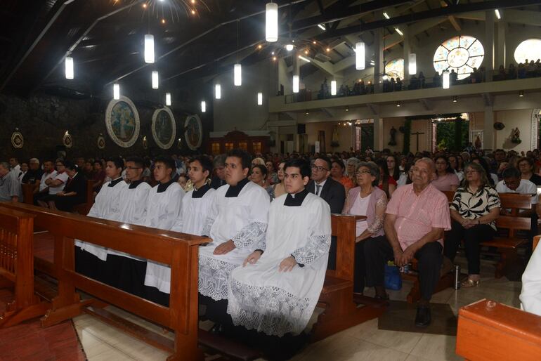 La feligresía participa activamente de las actividades en la Catedral San Blas.