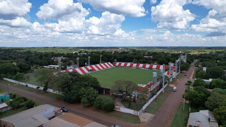 Vista aérea del estadio Ka'arendy del Club General Caballero en la ciudad de Juan León Mallorquín, en el Departamento de Alto Paraná, Paraguay. 