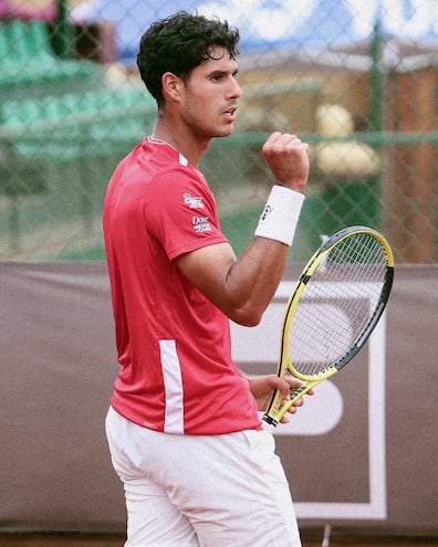 El paraguayo Adolfo Daniel Vallejo celebra la clasificación a las semifinales del ATP Challenger de Antofagasta en el AutoClub, en Antofagasta, Chile.