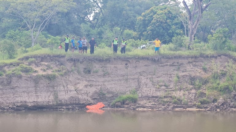 Bañista falleció ahogado en una playa del río Tebicuarymi.