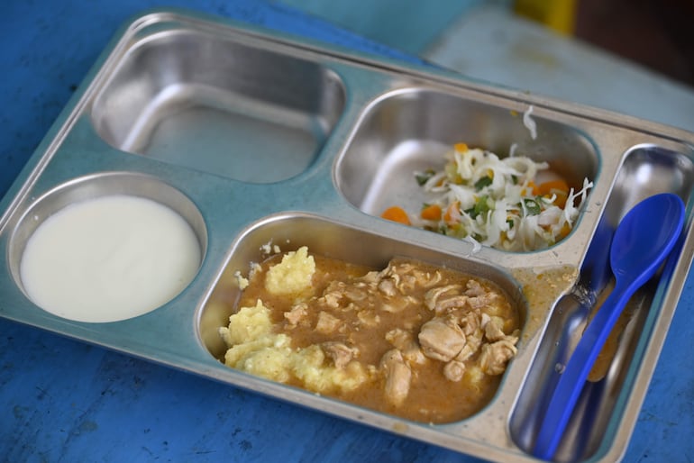 El menú del día de Hambre Cero en las escuelas lambareñas.