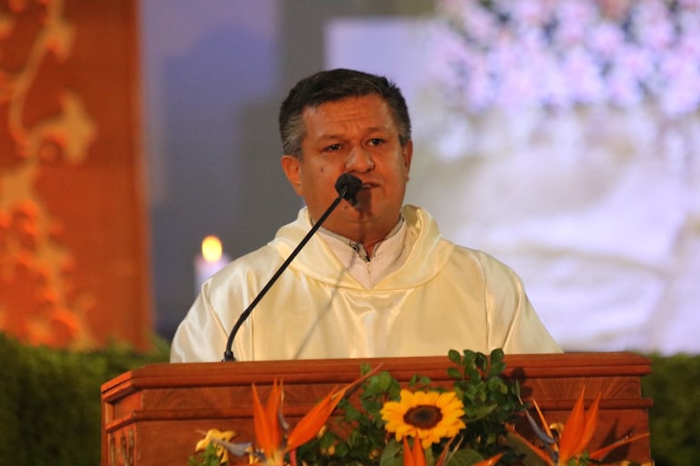 El párroco de Carmelo Peralta y vicario del Alto Paraguay, Pbro. Denis Antúnez, reclamó en el primer día del novenario de la Virgen de Caacupé “respeto a la institucionalidad en el Consejo de la Magistratura”