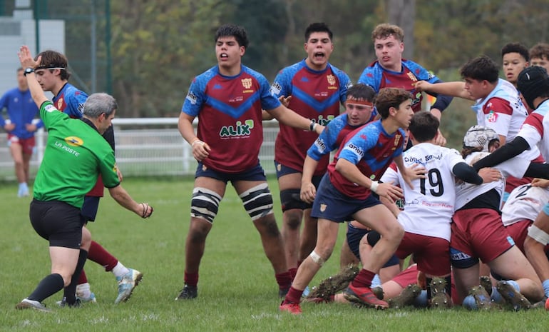 Los hermanos Meilicke, en el centro, en uno de los partidos jugando por el ABCD XV del rugby francés.