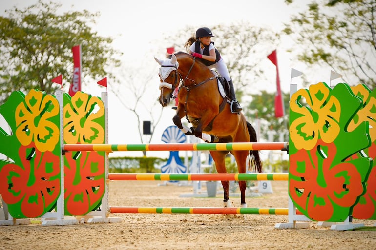 Ainhara Amado Miers del CHP ganó la competencia dominguera de la 1.10 con Popi-Gran Corona.