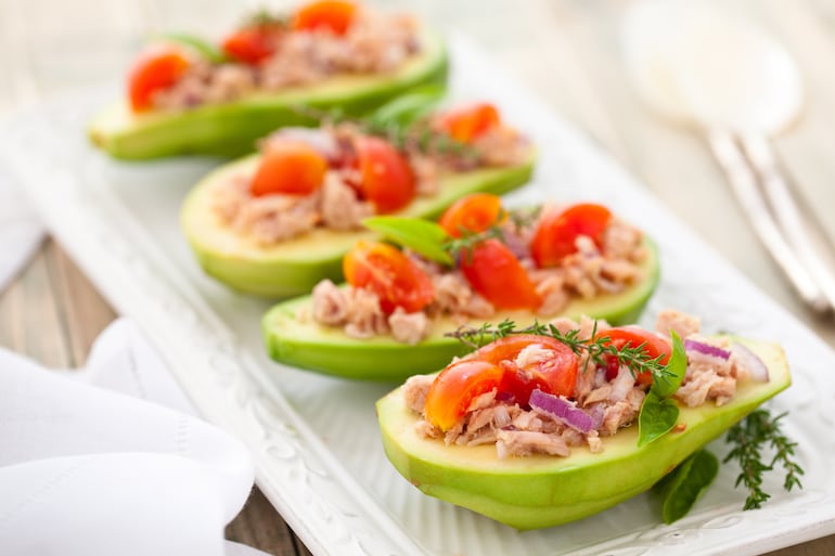 Aguacate relleno con pollo.