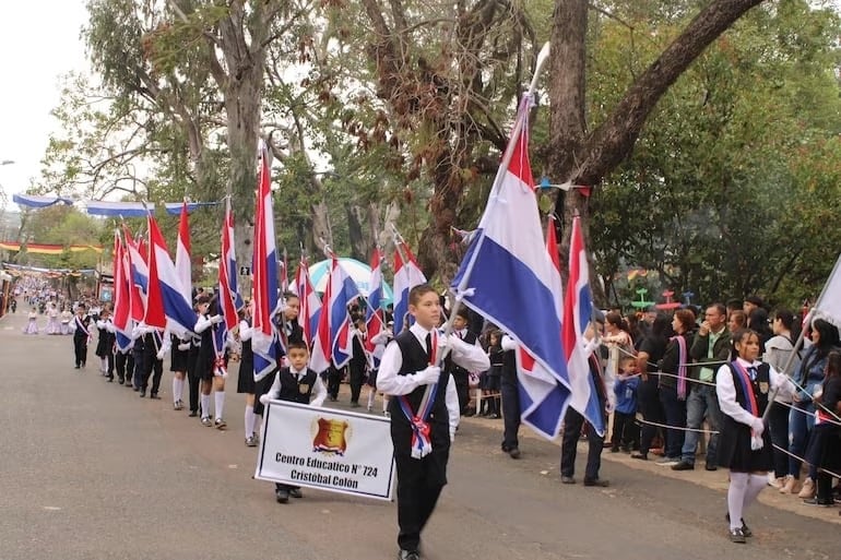 Fotografía del desfile del 2023 de los jòvenes de San Bernardino.