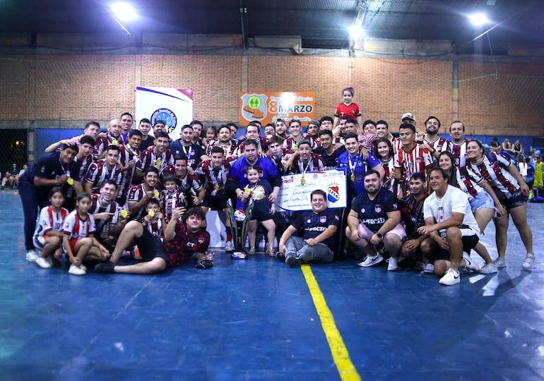 La Merced celebró el título de la Divisional A, así como el ascenso a la principal categoría.