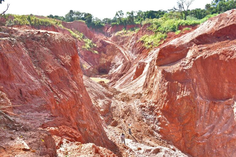 Los Técnicos del Mades tomaron muestras de la cantera y constataron la falta de plan de gestión ambiental y medidas de mitigación.