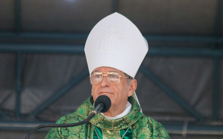 Monseñor Ricardo Valenzuela, presidió la misa en el santuario de Nuestra Señora de los Milagros de Caacupé.