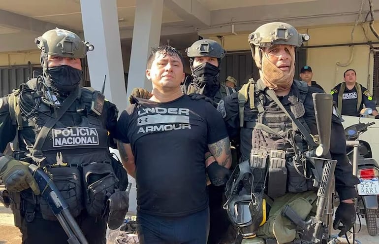 Armando Javier Rotela durante su traslado a una penitenciaría del interior del país, al término del motín que lideró en diciembre del año pasado en la cárcel de Tacumbú.
