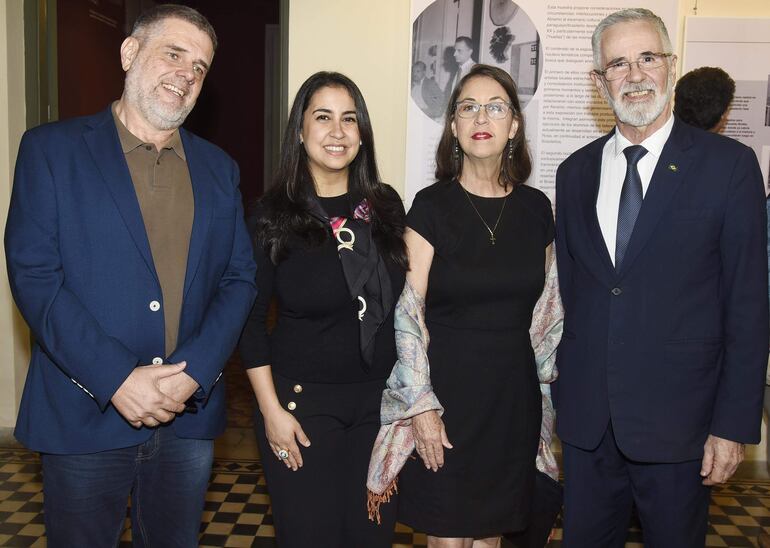 Toni Roberto, Carolina de Castaños. Liza Tejeda y el embajador del Brasil, José Antonio Marcondes de Carvalho.