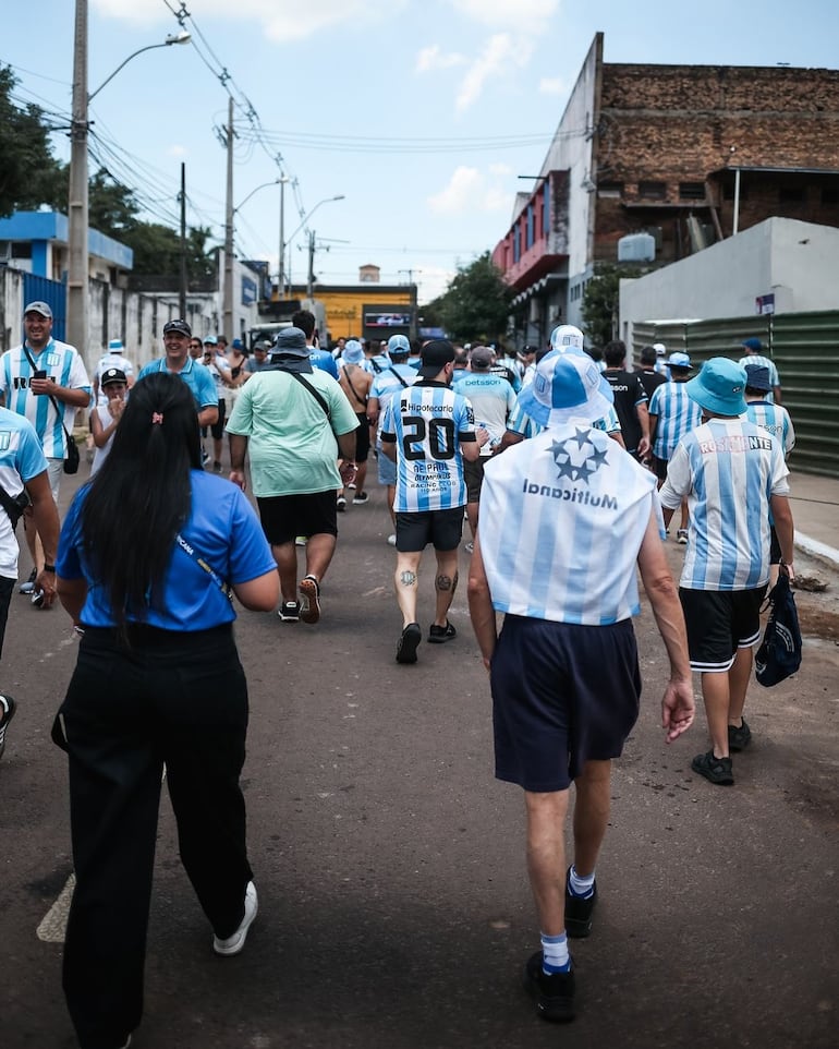 Fotos subidas por Racing a su cuenta de Instagram. Resaltaron la hospitalidad de los asuncenos.