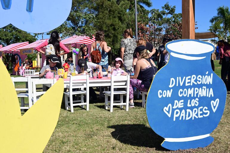 Los niños tuvieron su espacio de diversión con sus padres.