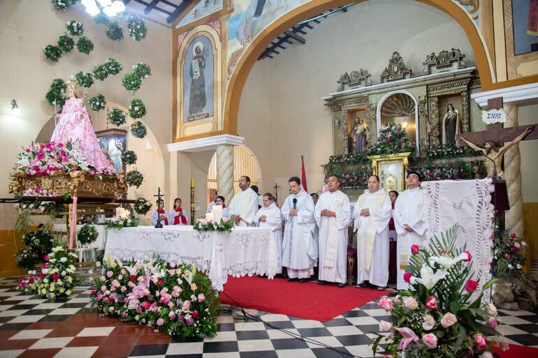 El mítico templo de la localidad de Villeta se encuentra remozado y con nueva pintura.