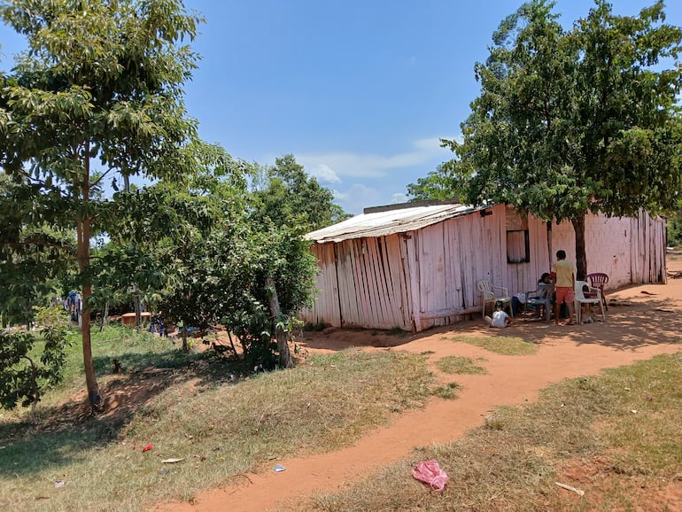 Vivienda de Francisco Díaz Cubilla y su familia, en Rincón 1, Villarrica.