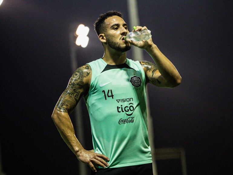 Fernando Cardozo, futbolista de Olimpia, en el entrenamiento del plantel en la Villa Olimpia, en Fernando de la Mora.