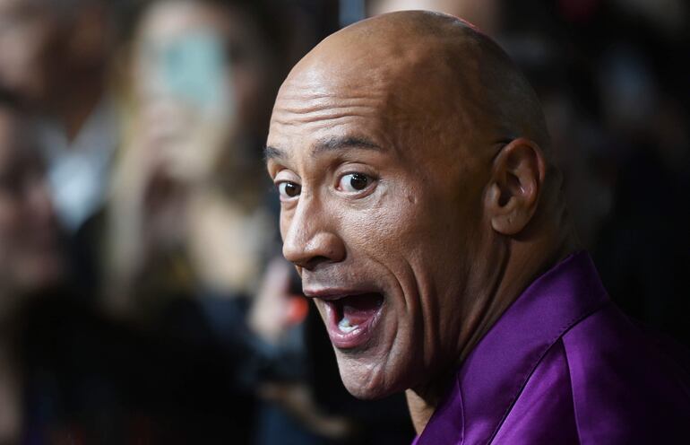 Dwayne Johnson, “La Roca”, está más feliz que nunca, pues ahora el apodo con el cual es conocido mundialmente ya le pertenece.
 (EFE/EPA/NEIL HALL)
