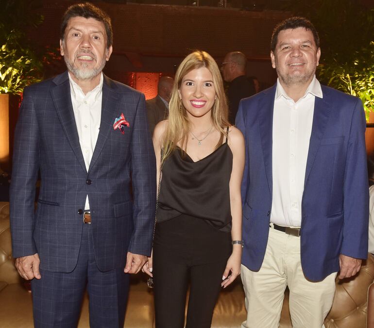 Ángel Aguilera, Nathalia Aguilera y Gustavo Riveros.