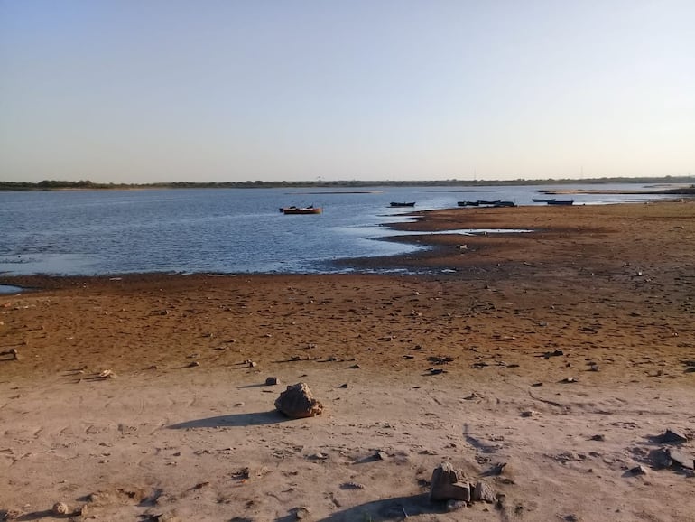 Nivel del río Paraguay bajo. Descenso.