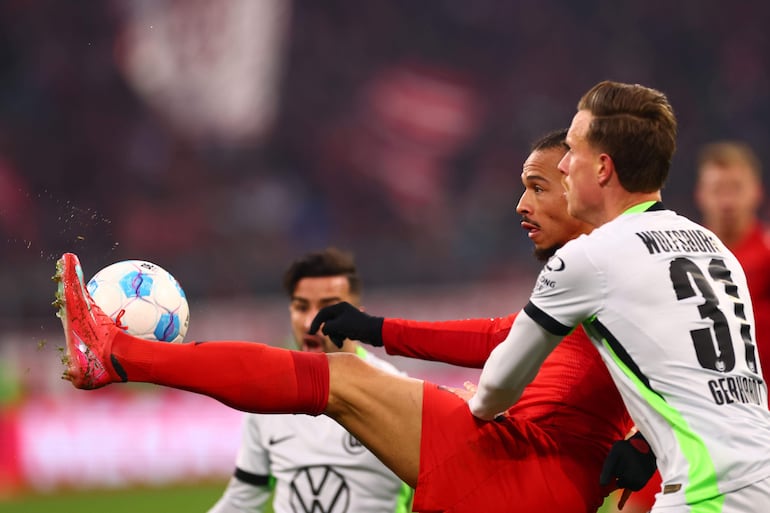 Munich (Germany), 18/01/2025.- Leroy Sane of Munich in action against Yannick Gerhardt of Wolfsburg (R) during the German Bundesliga soccer match between Bayern Munich and Wolfsburg in Munich, Germany, 18 January 2025. (Alemania) EFE/EPA/ANNA SZILAGYI CONDITIONS - ATTENTION: The DFL regulations prohibit any use of photographs as image sequences and/or quasi-video.
