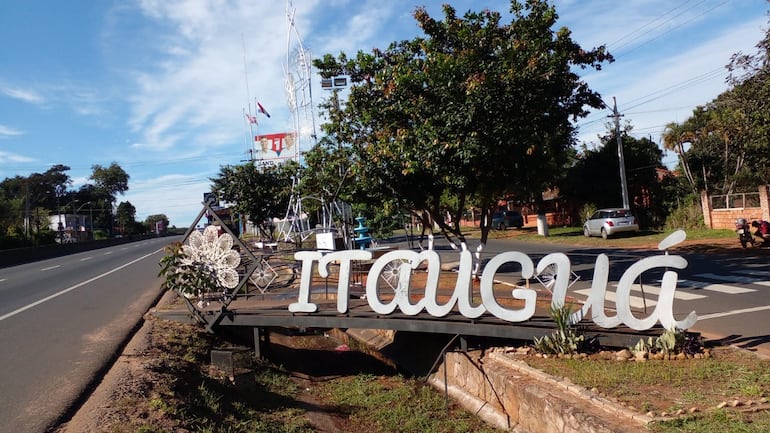 La ciudad de itauguá cuenta con muchos atractivos turísticos para los visitantes, principalmente el ñandutí y las frutillas.