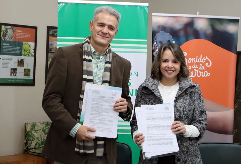 Natalia García y Yan Speranza, representantes de las entidades.