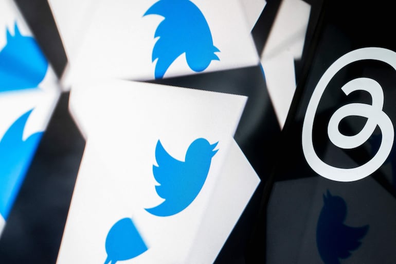 El logo de Twitter junto al logo de Threads, una app de Instagram. 