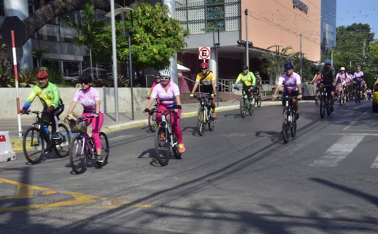 El paseo inició en el Shopping Mariscal, desde donde se realizó un recorrido de 12 kilómetros. 