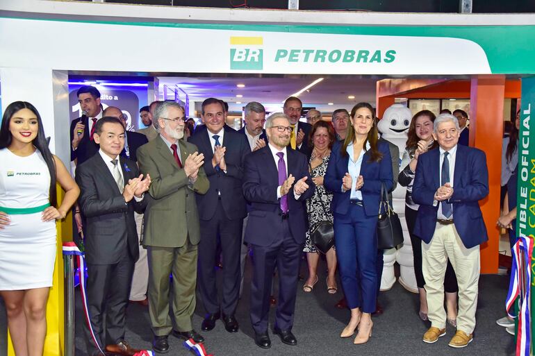 La plana mayor de la Cadam junto a directivos de las empresas asociadas e invitados especiales participaron de la inauguración.