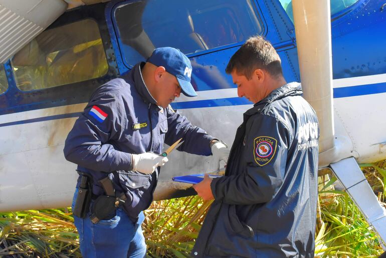 La policía colectó huellas dactilares y otros objetos que puedan servir como evidencias, pero no se encontró cargamento de droga.