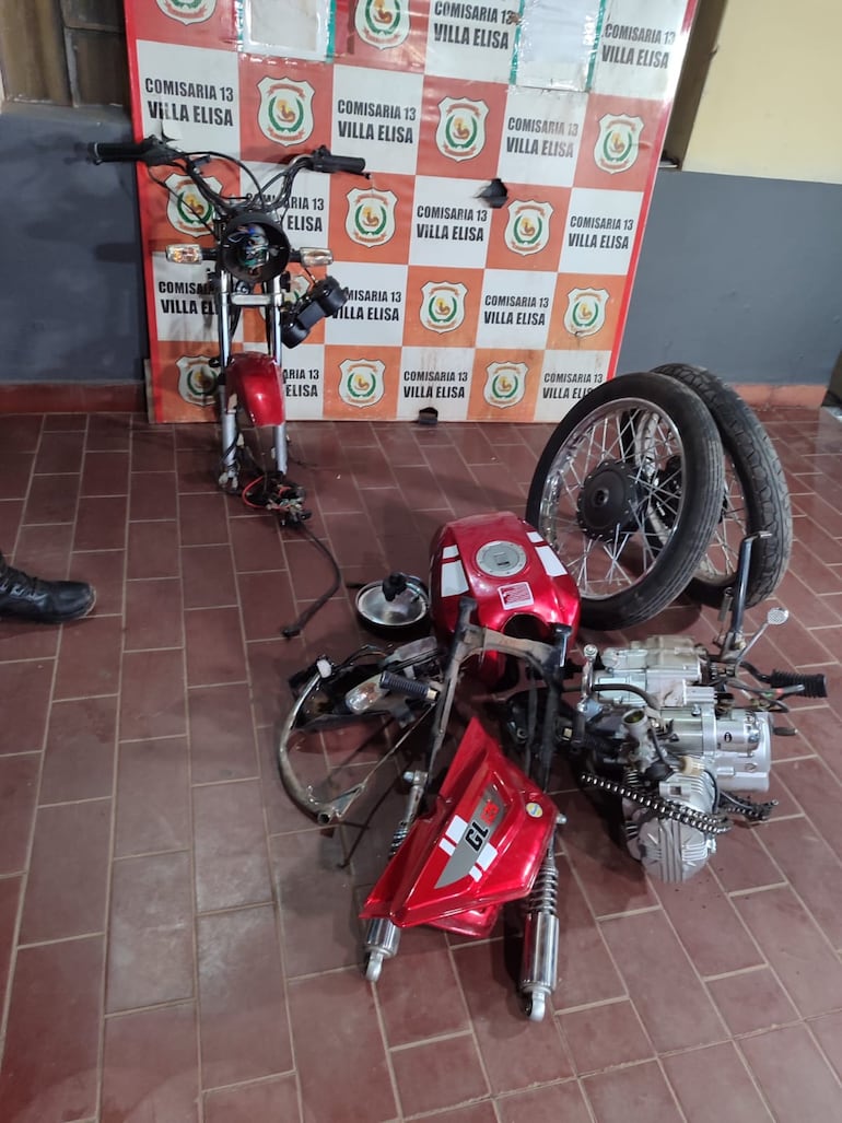 La motocicleta robada fue encontrada totalmente desarmada.