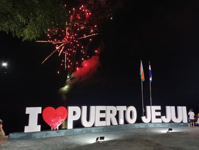 Juegos de luces, fuegos artificiales y mejoras a orillas del río Jejuí son los atractivos en San Pedro de Ycuamandyyú