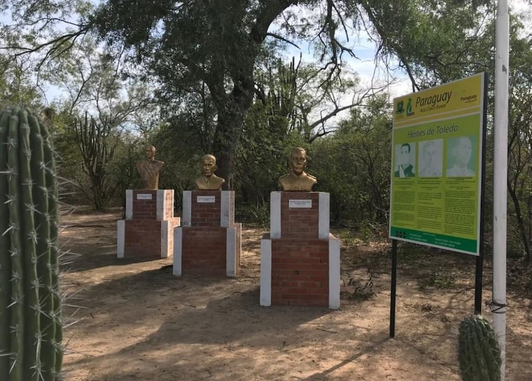 Bustos ubicados en el Fortín Toledo, el sitio es frecuentemente visitado por aficionados de la historia del Chaco.