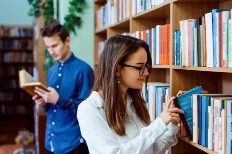 Para elegir un libro como regalo de San Valentín se debe conocer los gustos de la pareja.