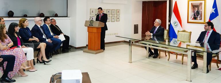 Canciller Rubén Ramírez Lezcano, en el  taller sobre experiencias en hidrógeno verde, denominado "Intercambio de experiencias entre Paraguay y Chile".