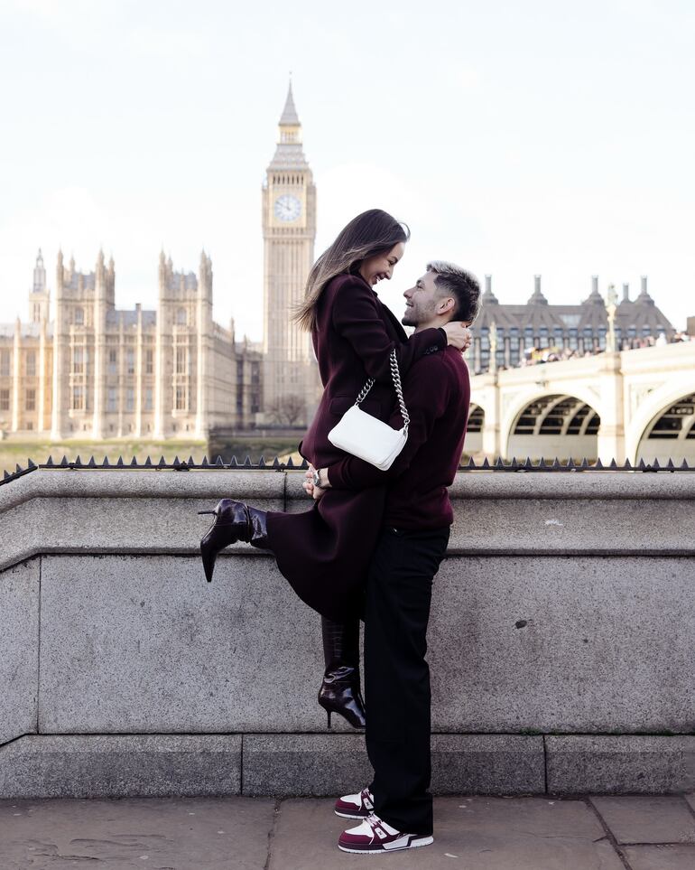 Julio Enciso y la colombiana Melissa Cardona derrochan amor en Londres. (Instagram/Julio Enciso)