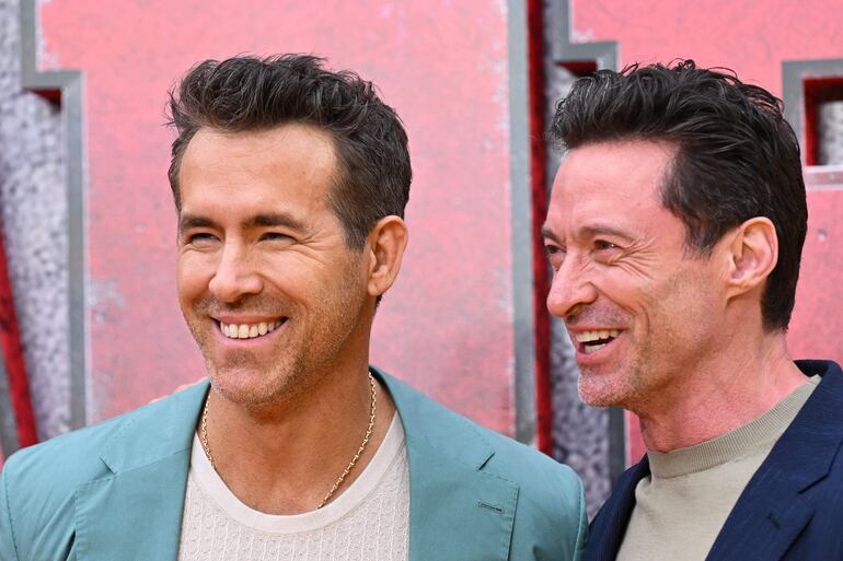 Los actores Ryan Reynolds y Hugh Jackman además de colegas son buenos amigos.