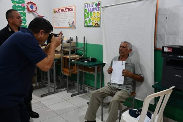 Unas 500 personas de seis compañías de la ciudad de Capiatá fueron recibieron sus cédulas de identidad.