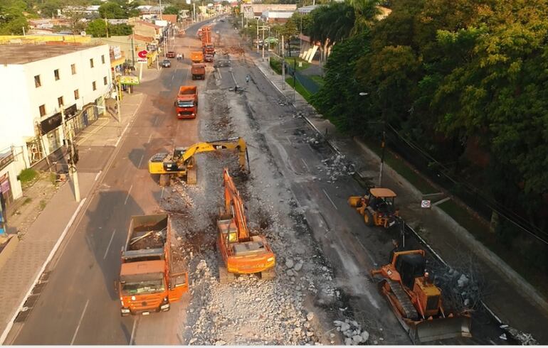 De acuerdo al informe del MOPC, la mitad de las paradas  construidas como parte del proyecto fallido del metrobús ya fueron retiradas de  la ruta Mariscal Estigarribia, en Fernando de la Mora.