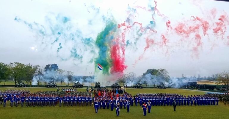 Esta mañana se realizó el acto de conmemoración del Día del Ejército Paraguayo en el Campo de Formación Héroes del Chaco. La ceremonia fue presidida por Mario Abdo Benítez en su carácter de presidente y comandante de las FF.AA.