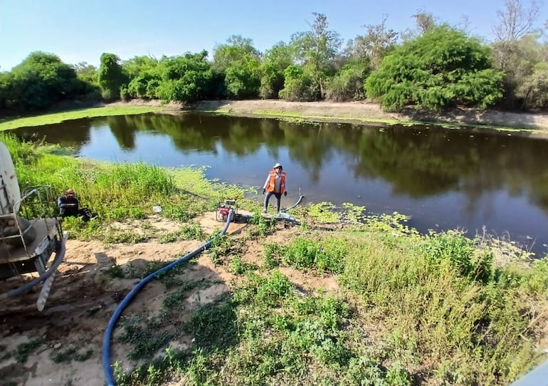 El agua también es extraída de tajamares cercanos, para su uso.