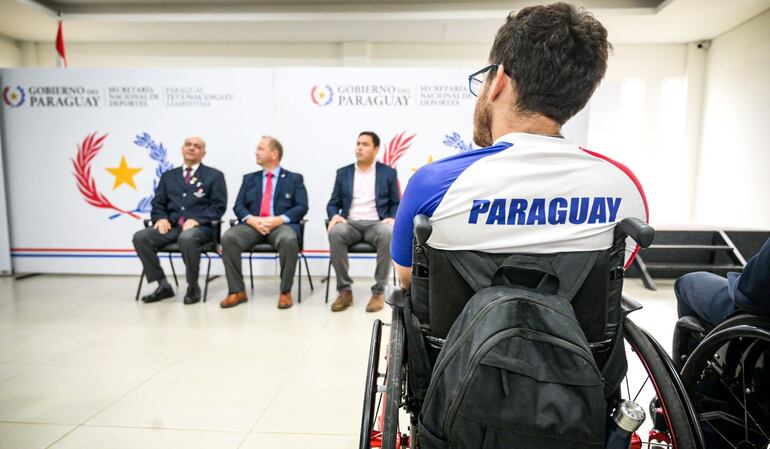 Iván Cáceres, el abanderado de Paraguay.