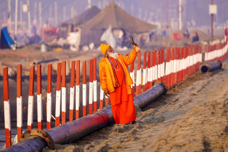 Unos 400 millones de personas asistirán al festival religioso colosal que se prepara en India. 