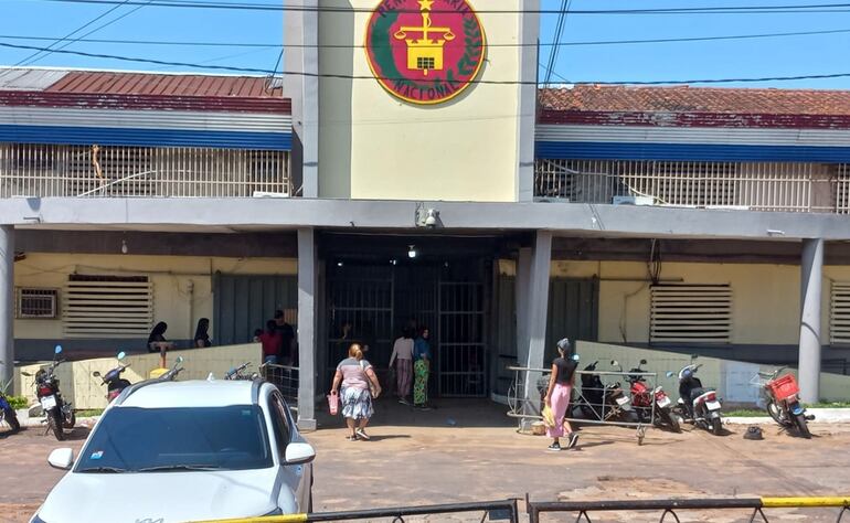 Una gran cantidad de personas llegó ayer de mañana para visitar a sus parientes recluidos en la principal penitenciaría del país.