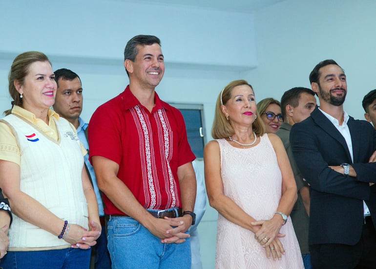 El presidente de la República, Santiago Peña, participó del acto inaugural de la policlínica de UCP.