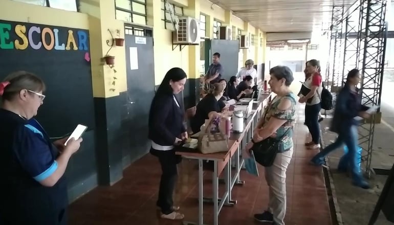 En la escuela Virgen del Rosario de Hernandarias se llevó a cabo la matriculación de alumnos.