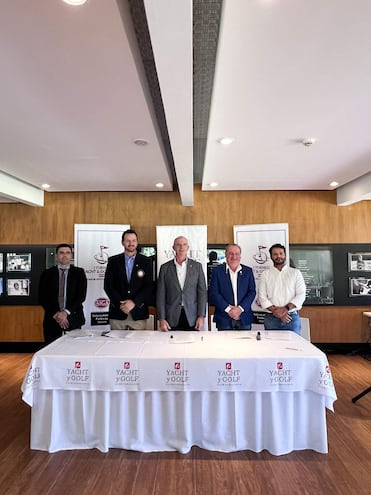 Sergio Morínigo (i), Alexander Kent, James Ray, Héctor Elizeche y Federico Damus, en el lanzamiento del certamen que será en nuestro país.