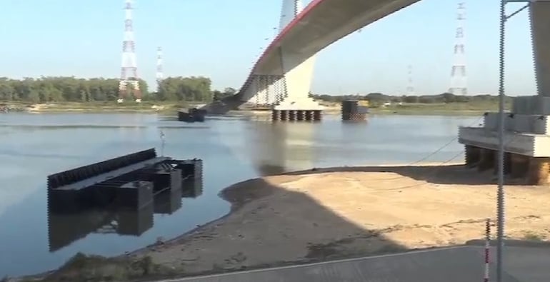 Vista de las bases del puente Héroes del Chaco.