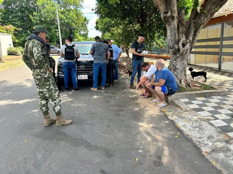 Vendedores de “chespi”, Francisco Ariel Roa Liuzzi y Rudolf Adonis González Ramírez, fueron capturados tras chocar por un portón en Luque.